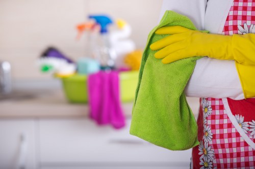Bathroom cleaning as part of tenancy cleaning in N1