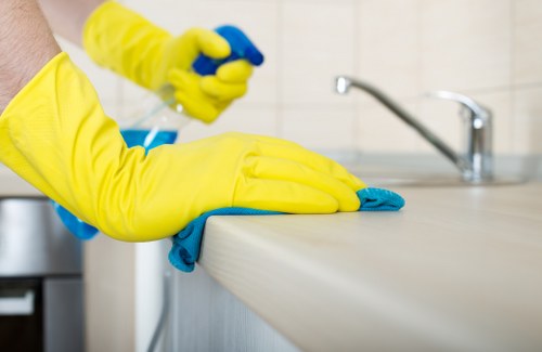Professional office cleaning for shared desks and meeting rooms in N1